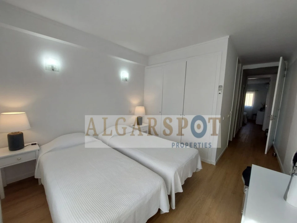 Apartamento T2 para Venda em Quarteira Foto 7