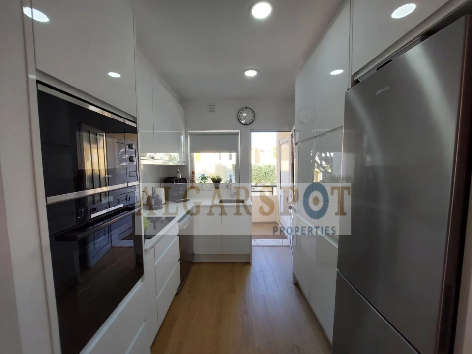 Apartamento T2 para Venda em Quarteira Foto 10