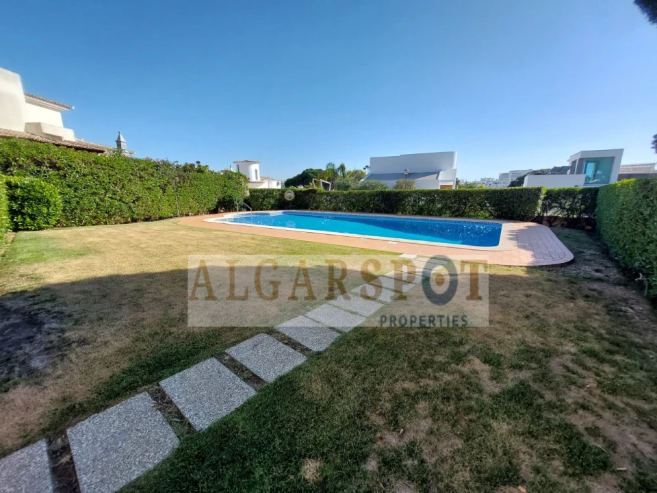 Apartamento T2 para Venda em Quarteira Foto 19