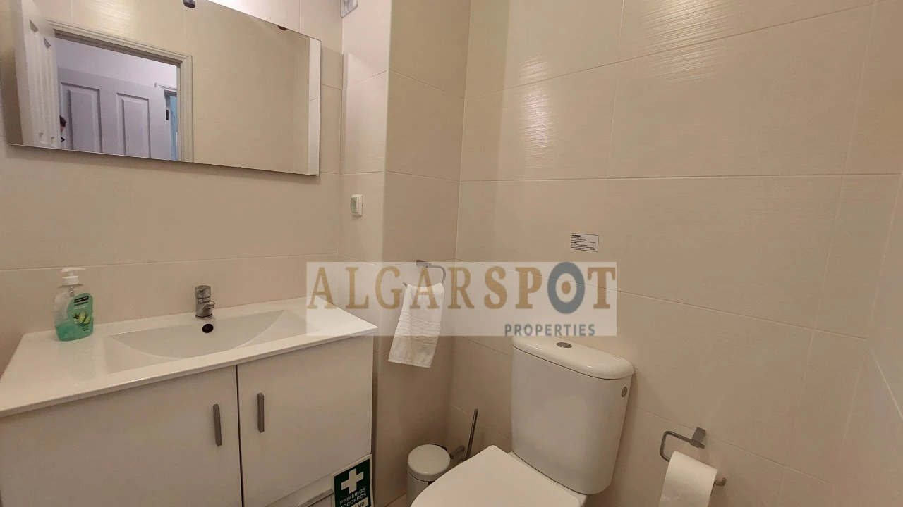 Apartamento T2 para Venda em Quarteira Foto 9