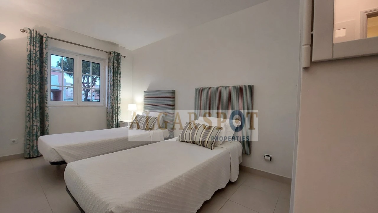 Apartamento T2 para Venda em Quarteira Foto 10