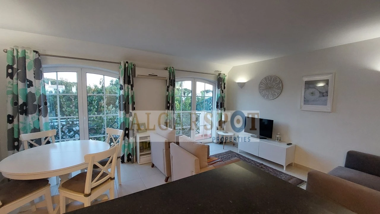 Apartamento T2 para Venda em Quarteira Foto 4