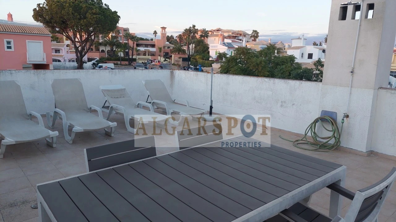 Apartamento T2 para Venda em Quarteira Foto 17