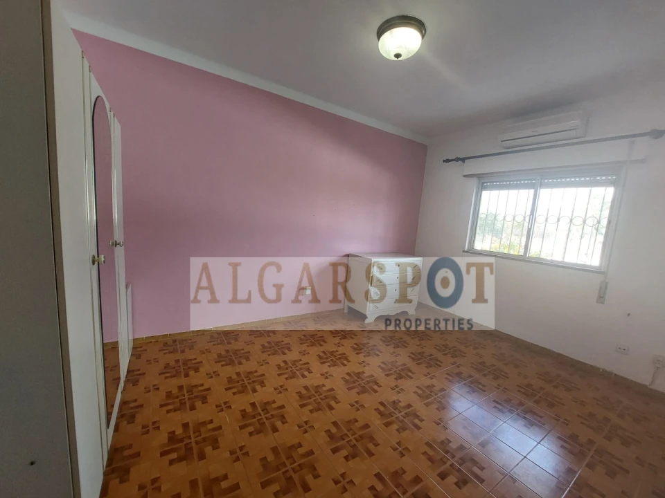 Moradia T6 para Venda em Quarteira Foto 8