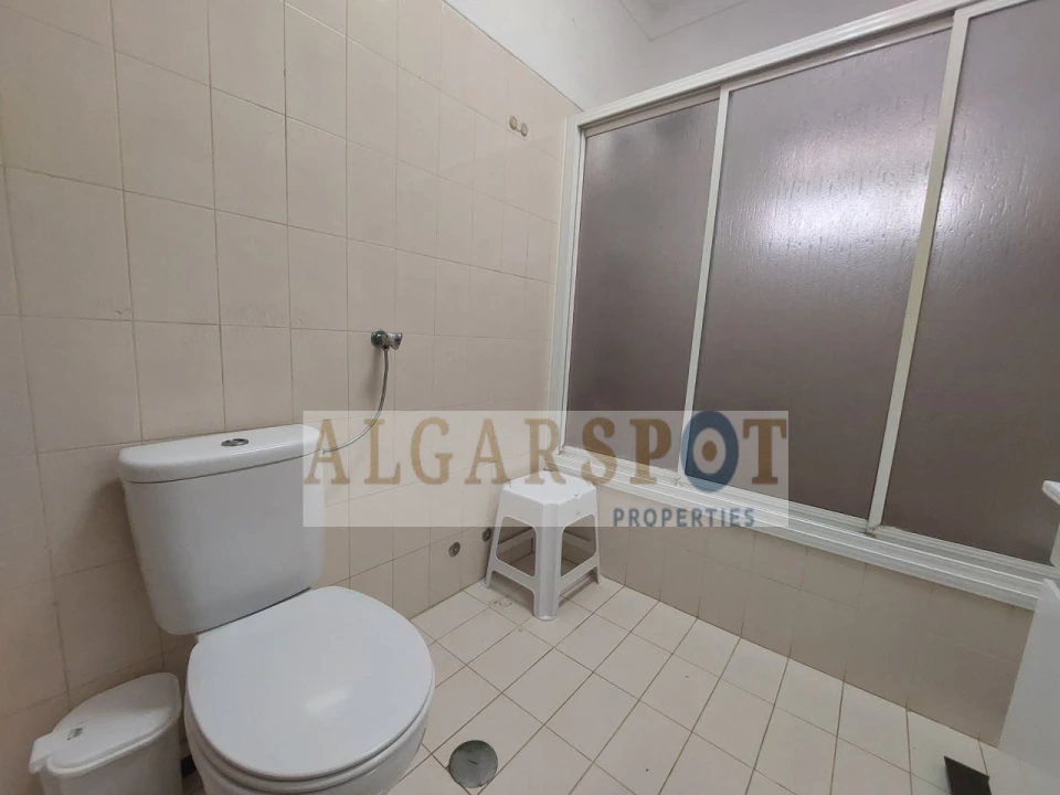 Moradia T6 para Venda em Quarteira Foto 13