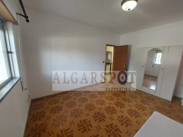 Moradia T6 para Venda em Quarteira