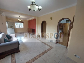 Moradia T6 para Venda em Quarteira