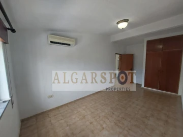 Moradia T6 para Venda em Quarteira