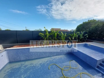 Moradia T4 para Venda em Almancil