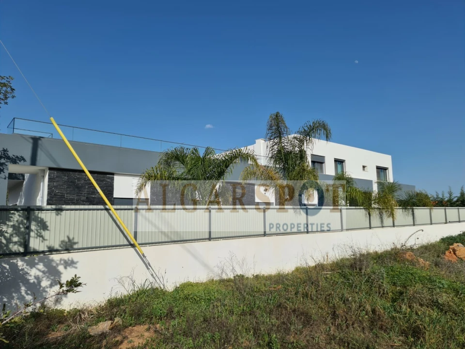 Moradia T5 para Venda em Almancil Foto 11