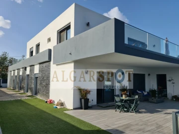 Moradia T5 para Venda em Almancil