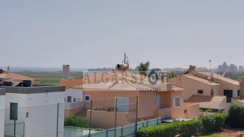Moradia T4 para Venda em Alcantarilha e Pêra