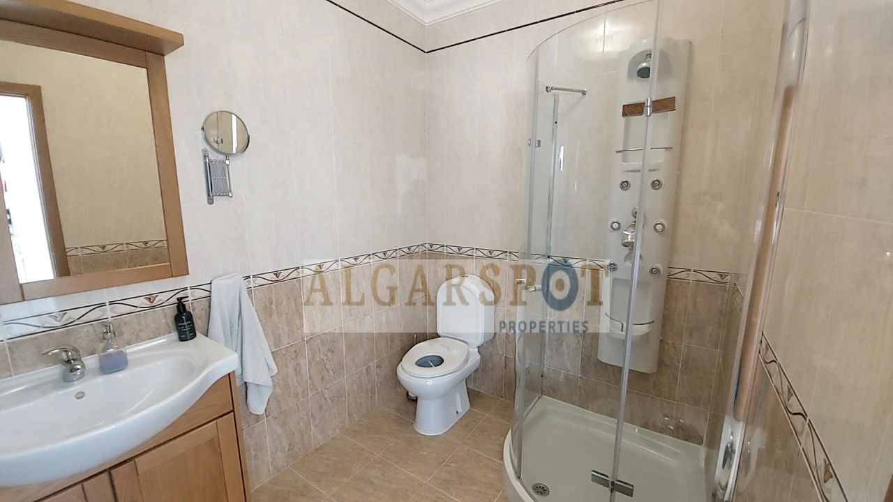 Apartamento T3 para Venda em Quarteira Foto 9