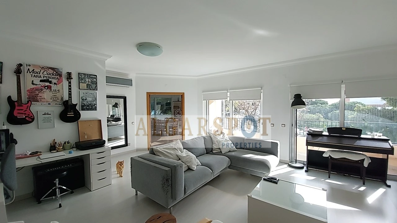 Apartamento T3 para Venda em Quarteira Foto 3
