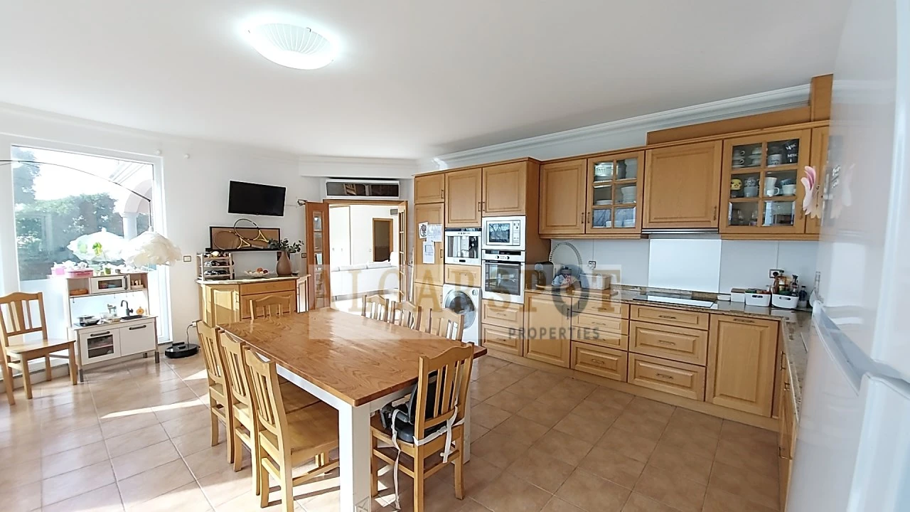 Apartamento T3 para Venda em Quarteira Foto 8