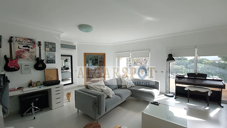 Apartamento T3 para Venda em Quarteira Foto 3