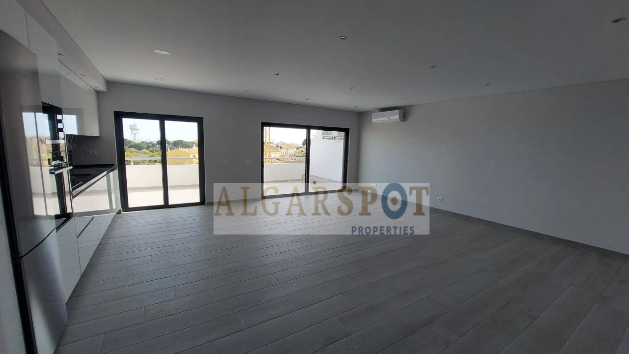 Apartamento T2 para Venda em Quelfes Foto 2