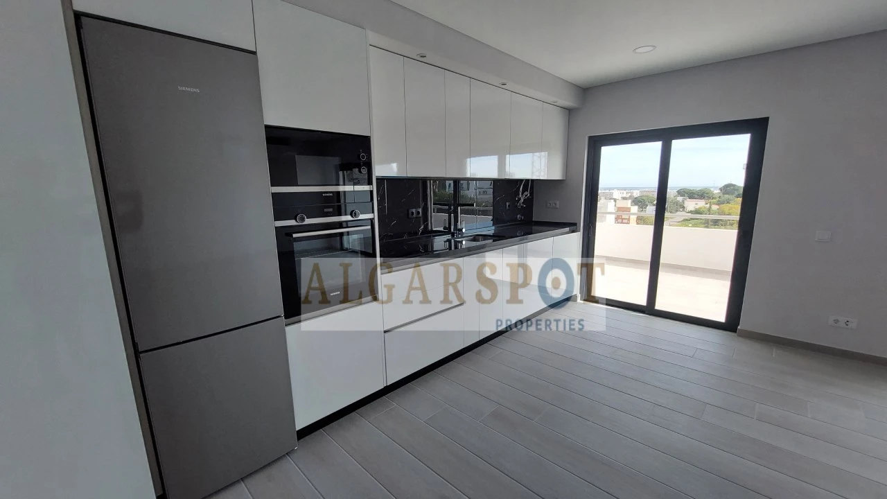 Apartamento T2 para Venda em Quelfes Foto 3
