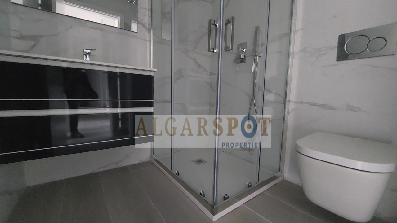Apartamento T2 para Venda em Quelfes Foto 8