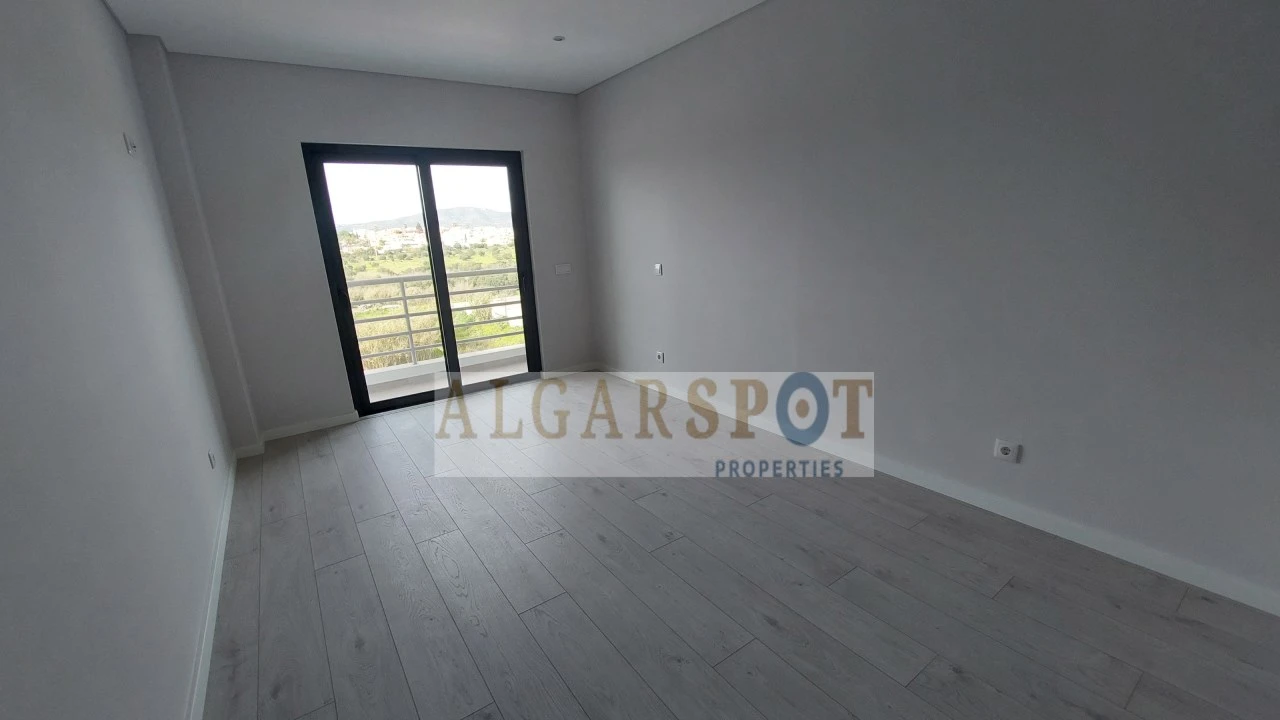 Apartamento T2 para Venda em Quelfes Foto 9