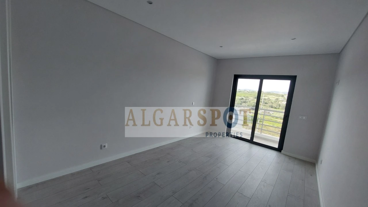 Apartamento T2 para Venda em Quelfes Foto 11