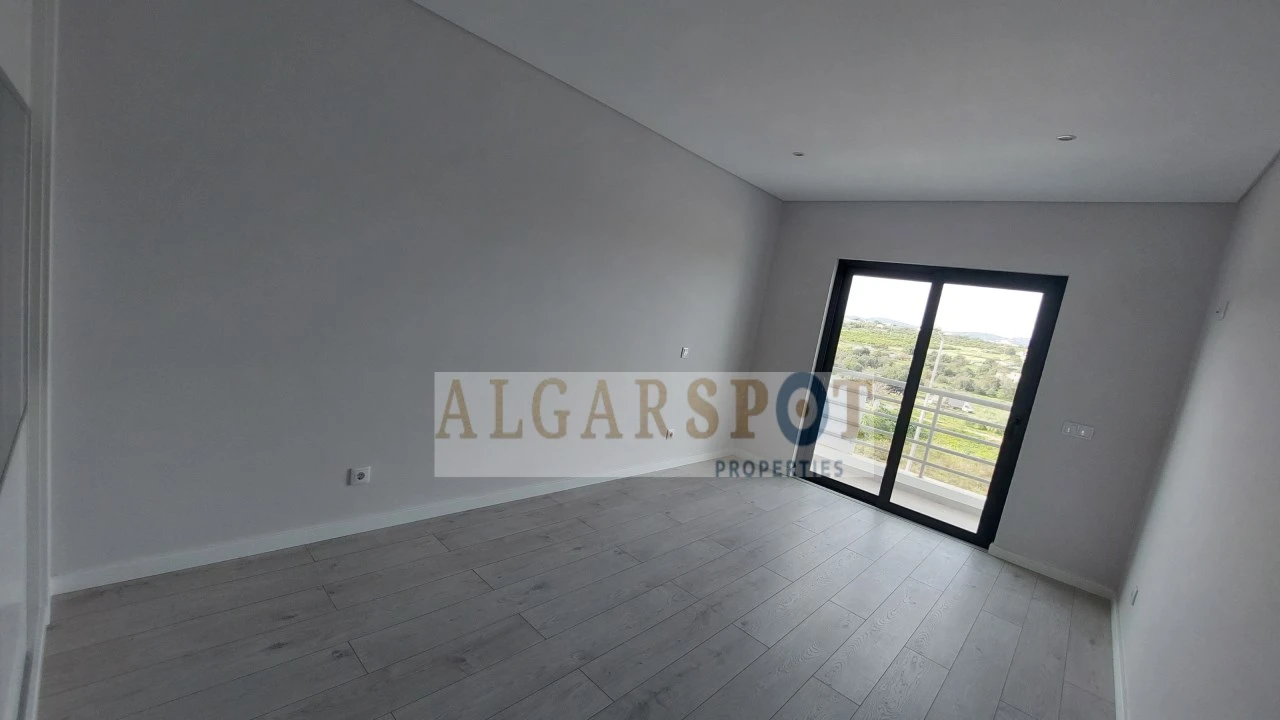 Apartamento T2 para Venda em Quelfes Foto 12