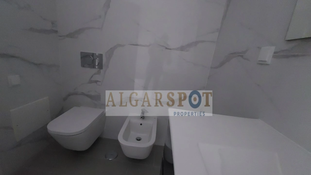 Apartamento T2 para Venda em Quelfes Foto 17