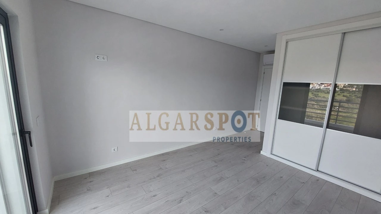Apartamento T2 para Venda em Quelfes Foto 18