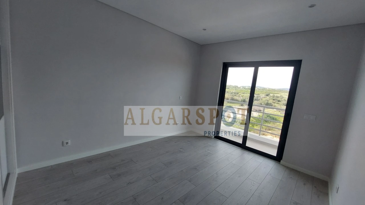 Apartamento T2 para Venda em Quelfes Foto 19