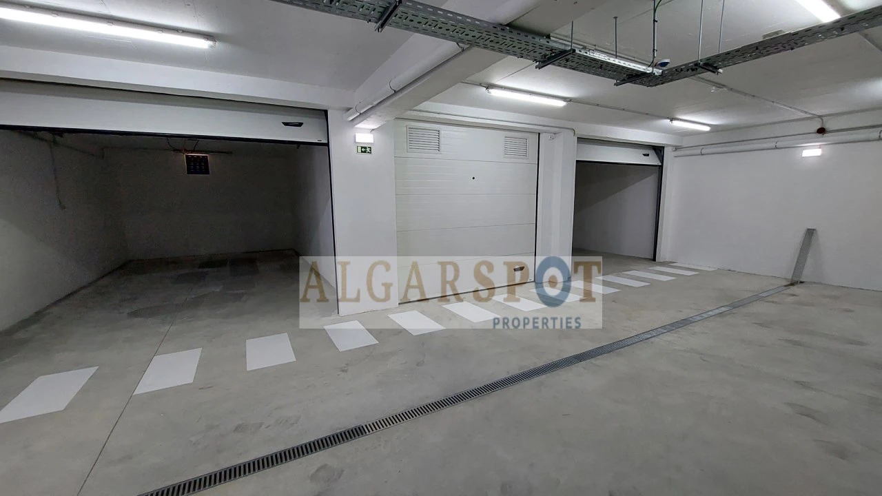 Apartamento T2 para Venda em Quelfes Foto 28