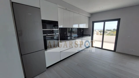 Apartamento T2 para Venda em Quelfes