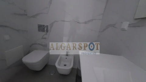 Apartamento T2 para Venda em Quelfes
