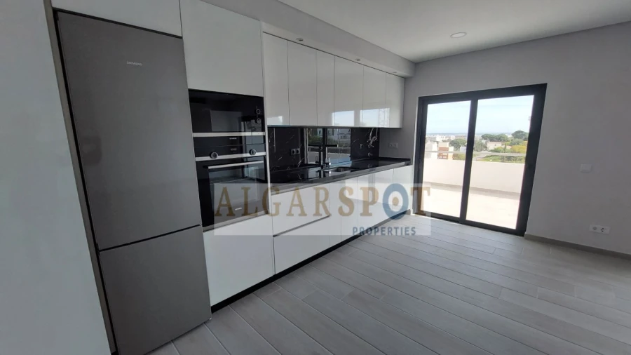 Apartamento T2 para Venda em Quelfes Foto 3