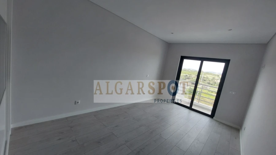 Apartamento T2 para Venda em Quelfes Foto 12