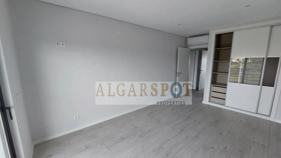 Apartamento T2 para Venda em Quelfes Foto 15
