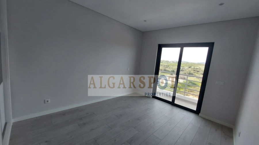Apartamento T2 para Venda em Quelfes Foto 19