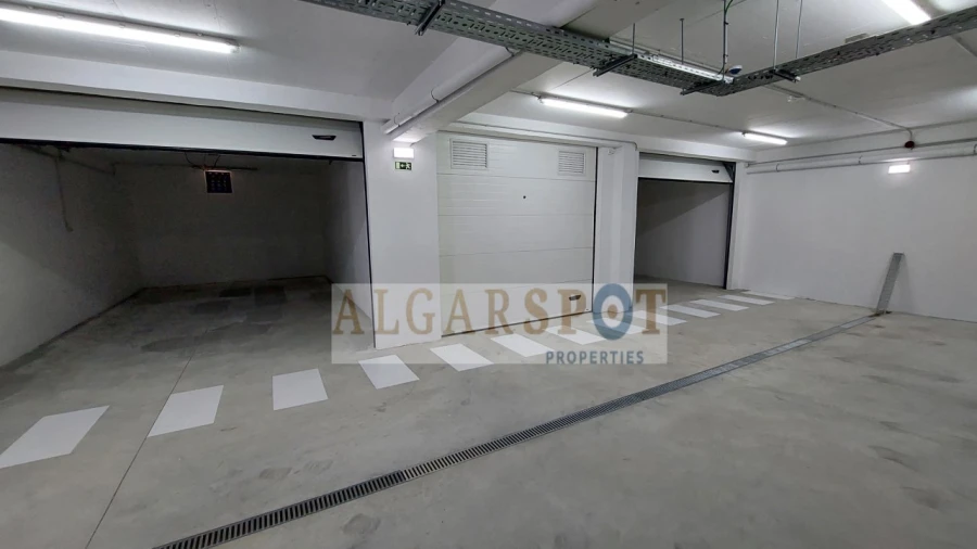 Apartamento T2 para Venda em Quelfes Foto 28