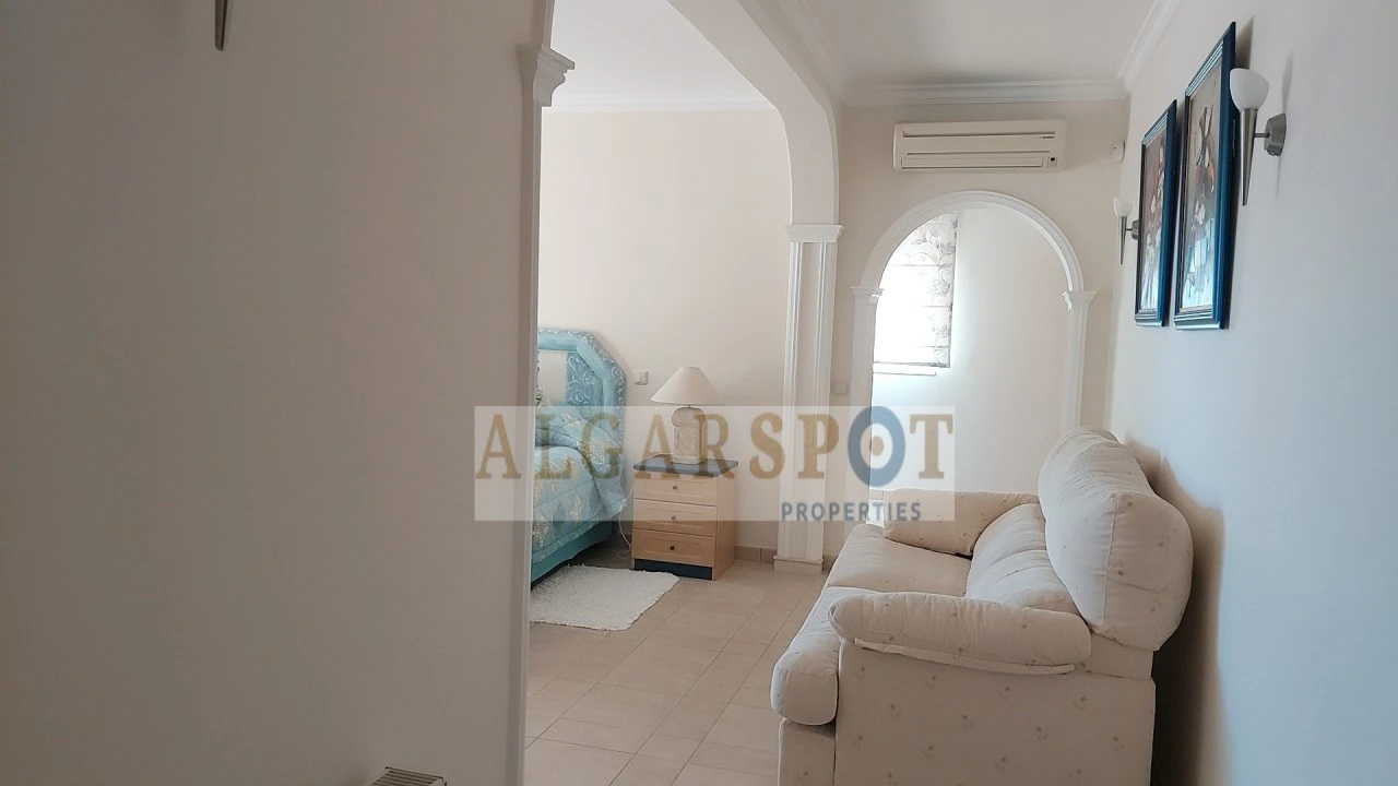 Moradia T4 para Venda em Santa Barbara de Nexe Foto 33