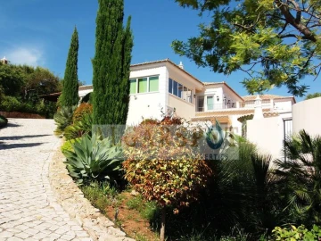 Moradia T4 para Venda em Santa Barbara de Nexe