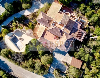 Moradia T4 para Venda em Santa Barbara de Nexe