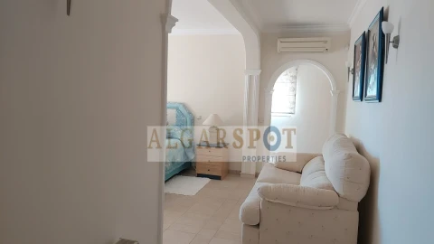 Moradia T4 para Venda em Santa Barbara de Nexe