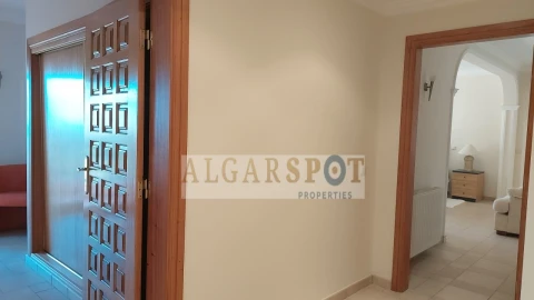 Moradia T4 para Venda em Santa Barbara de Nexe