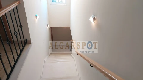 Moradia T4 para Venda em Santa Barbara de Nexe