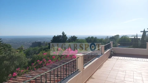 Moradia T4 para Venda em Santa Barbara de Nexe