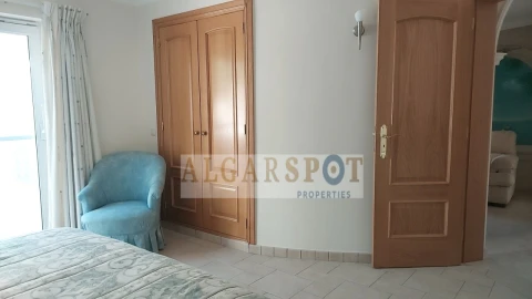 Moradia T4 para Venda em Santa Barbara de Nexe