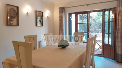 Moradia T4 para Venda em Santa Barbara de Nexe