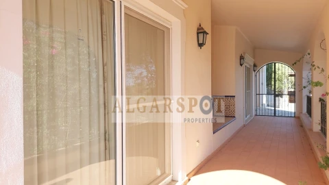 Moradia T4 para Venda em Santa Barbara de Nexe