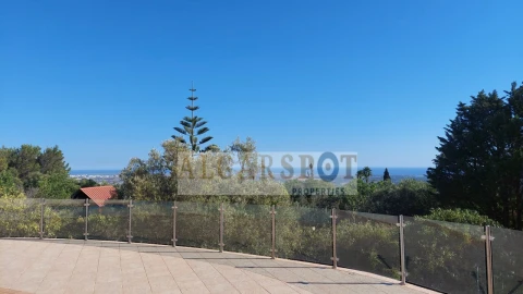 Moradia T4 para Venda em Santa Barbara de Nexe