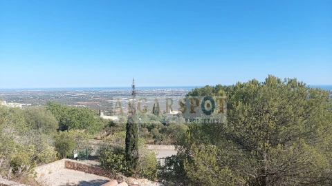 Moradia T4 para Venda em Santa Barbara de Nexe