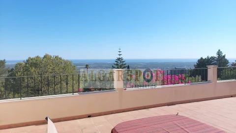 Moradia T4 para Venda em Santa Barbara de Nexe